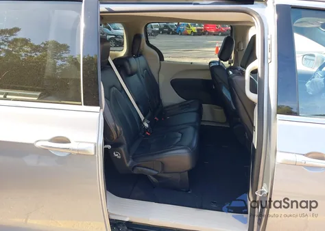 2017 Chrysler Pacifica Touring-L Plus z USA, uszkodzony, nr VIN 2C4RC1EG2HR511883